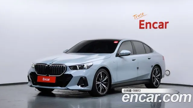 BMW 5-Series 2025 — photo 1