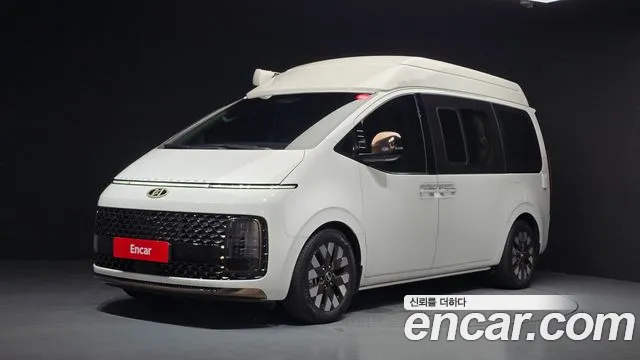 Hyundai Staria 2023 — photo 1