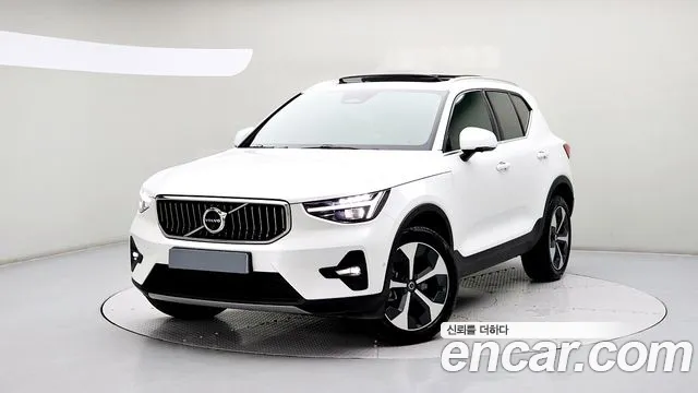 Volvo XC40 2025 — photo 1