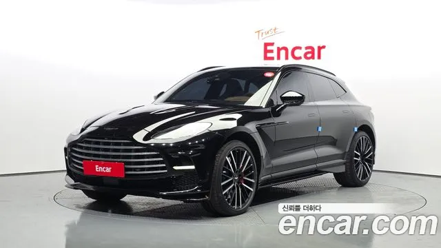 Aston Martin DBX 2023 — photo 1