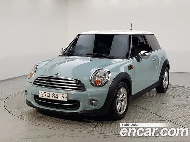 Mini Cooper 2011 — photo 1