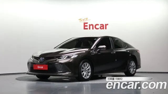 Toyota Camry 2019 — photo 1