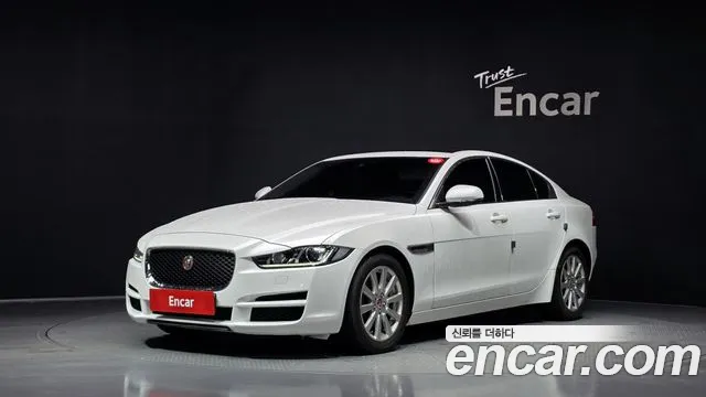 Jaguar XE 2018 — photo 1