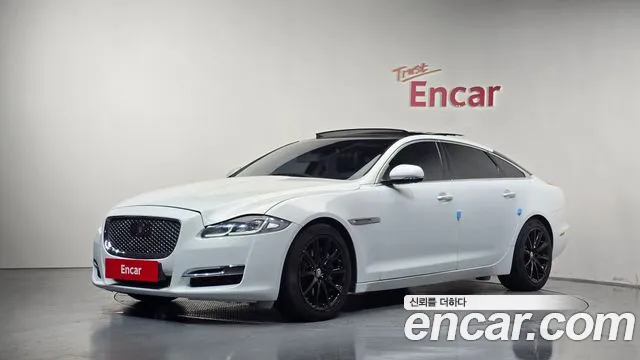 Jaguar XJ 2017 — photo 1