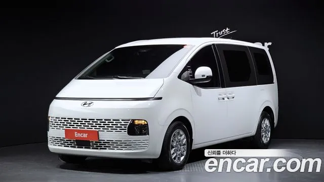 Hyundai Staria 2023 — photo 1