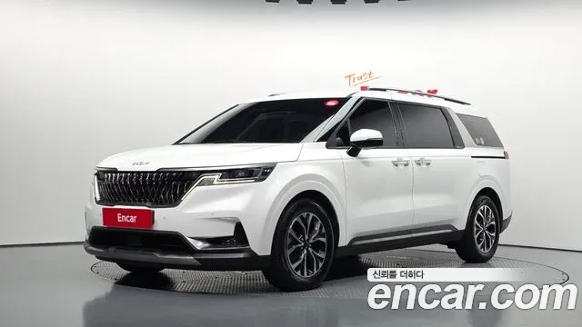 Kia Canival 2023 — photo 1