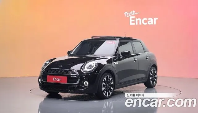 Mini Cooper 2020 — photo 1