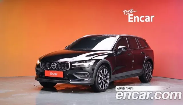 Volvo V60 2025 — photo 1