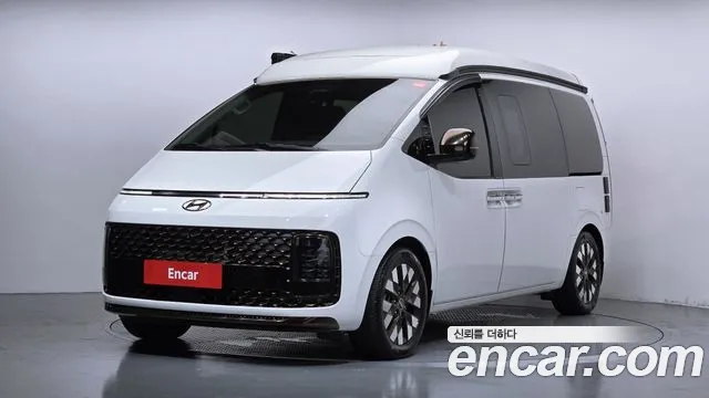 Hyundai Staria 2023 — photo 1