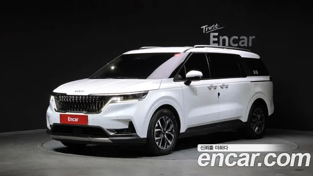 Kia Canival 2023 — photo 1