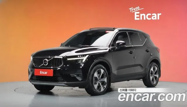 Volvo XC40 2023 — photo 1