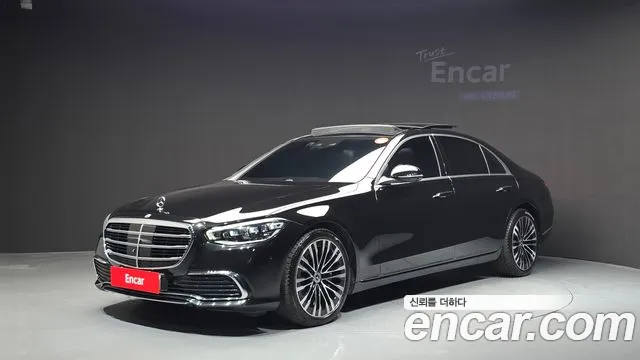 Mercedes-Benz S-Class 2023 — photo 1