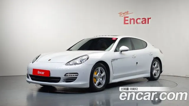 Porsche Panamera 2012 — photo 1