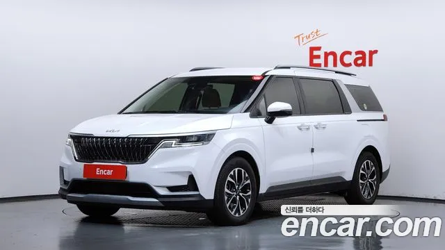 Kia Canival 2023 — photo 1