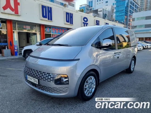 Hyundai Staria 2022 — photo 1
