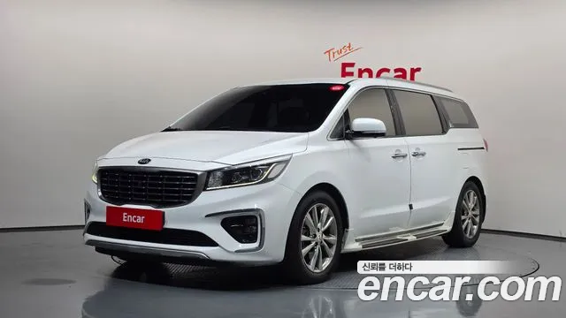 Kia Canival 2019 — photo 1