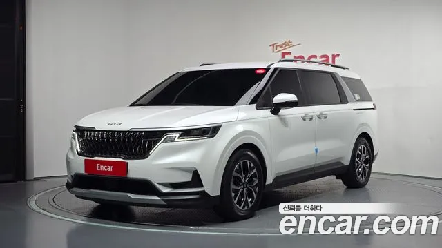 Kia Canival 2022 — photo 1