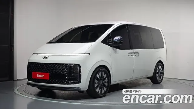 Hyundai Staria 2022 — photo 1