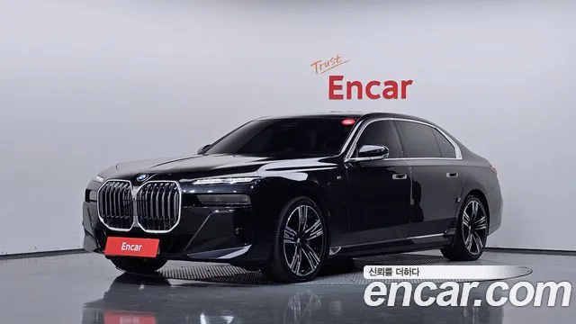 BMW 7-Series 2023 — photo 1
