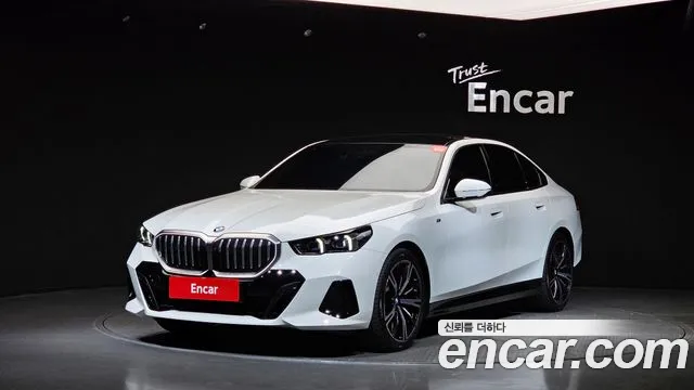 BMW 5-Series 2025 — photo 1