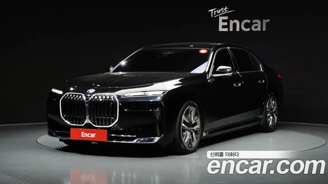 BMW i7 2023 — photo 1