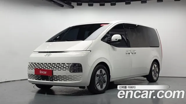Hyundai Staria 2025 — photo 1