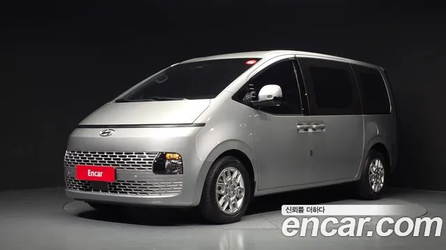 Hyundai Staria 2023 — photo 1
