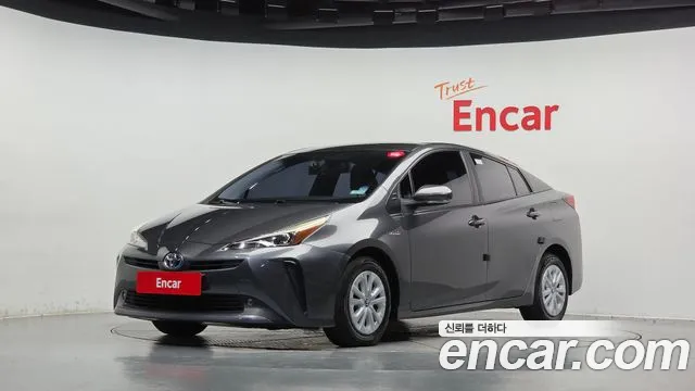 Toyota Prius 2019 — photo 1