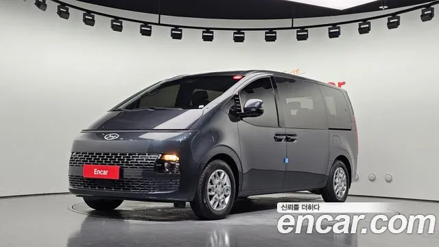 Hyundai Staria 2022 — photo 1