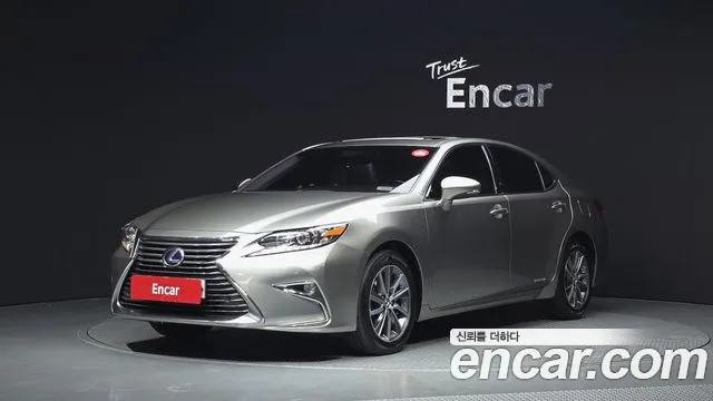 Lexus ES 2017 — photo 1