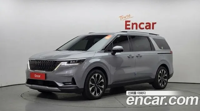 Kia Canival 2023 — photo 1