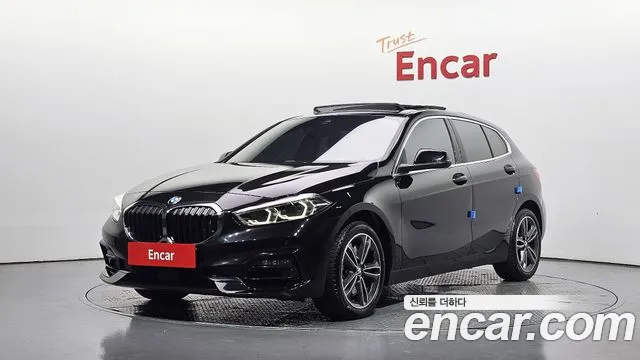 BMW 1-Series 2022 — photo 1