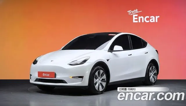 Tesla Model Y 2023 — photo 1