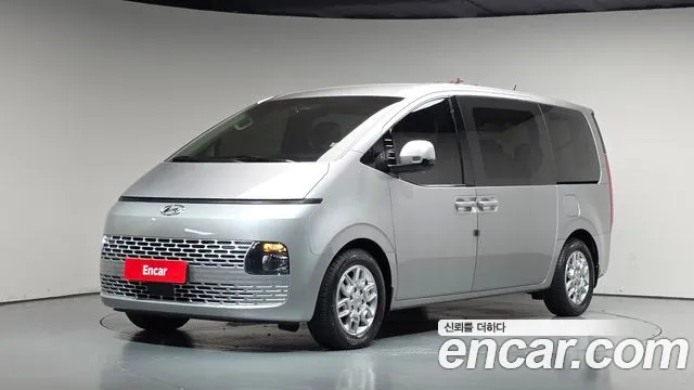 Hyundai Staria 2023 — photo 1