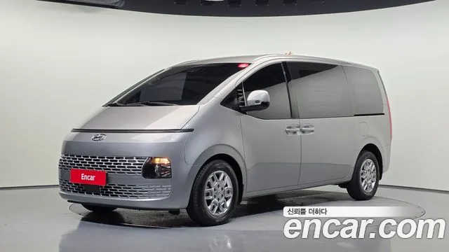 Hyundai Staria 2022 — photo 1