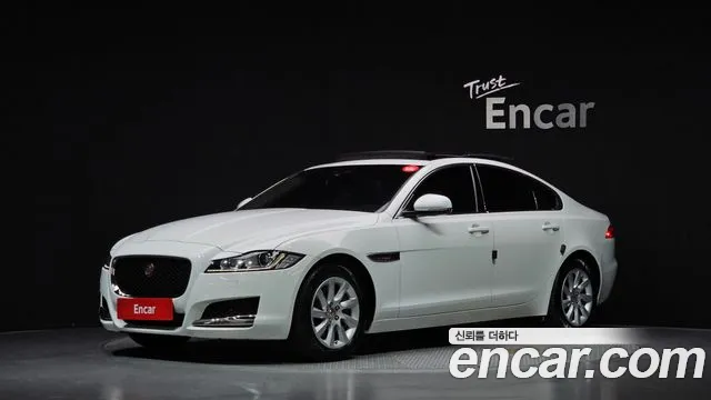 Jaguar XF 2017 — photo 1