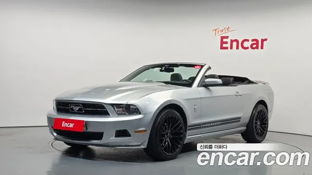 Ford Mustang 2010 — photo 1