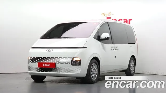 Hyundai Staria 2022 — photo 1