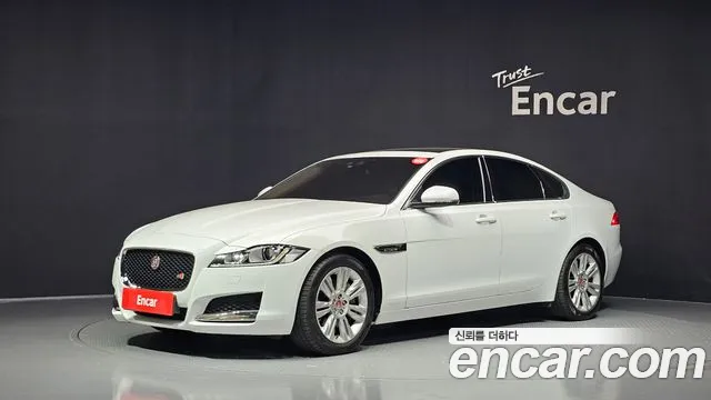 Jaguar XF 2018 — photo 1