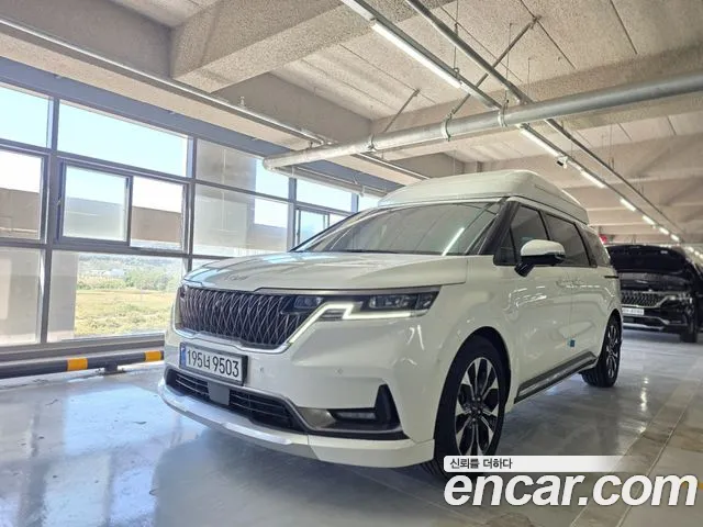 Kia Canival 2023 — photo 1