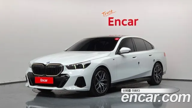 BMW 5-Series 2025 — photo 1