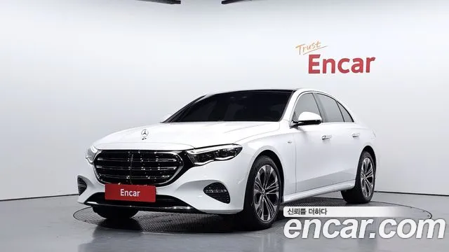 Mercedes-Benz E-Class 2025 — photo 1