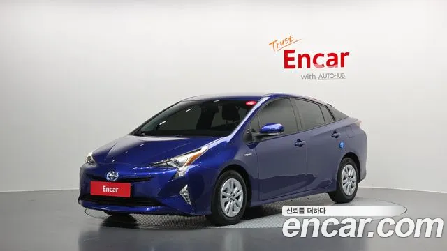 Toyota Prius 2018 — photo 1
