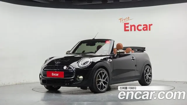 Mini Cooper Convertible 2016 — photo 1