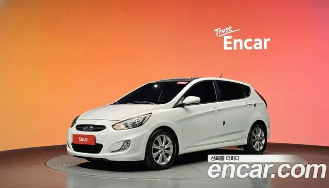 Hyundai Accent 2012 — photo 1