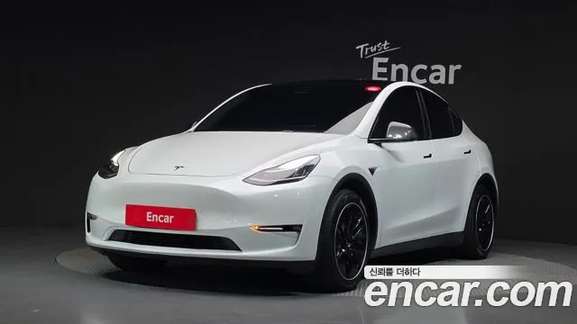 Tesla Model Y 2022 — photo 1