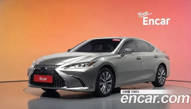Lexus ES 2019 — photo 1