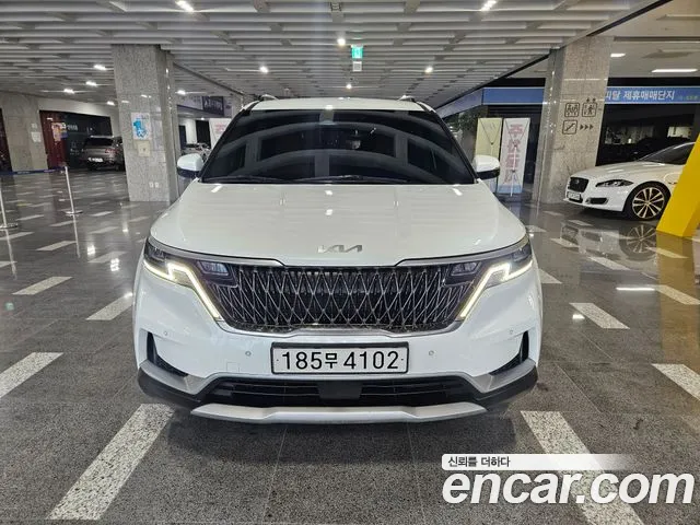 Kia Canival 2023 — photo 1