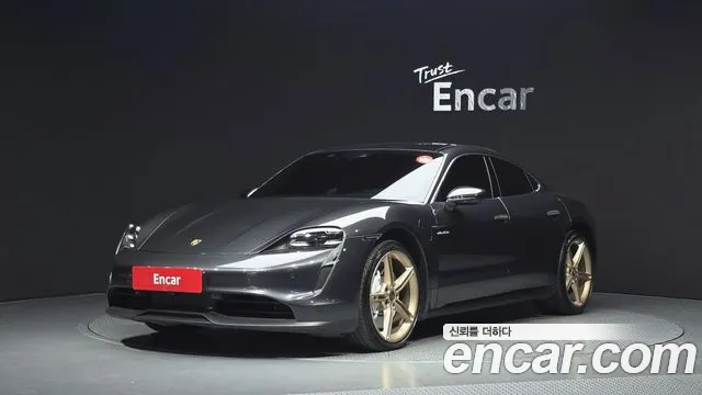 Porsche Taycan 2021 — photo 1