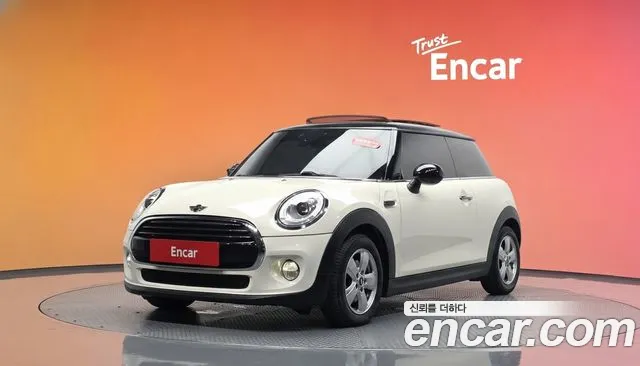 Mini Cooper 2018 — photo 1
